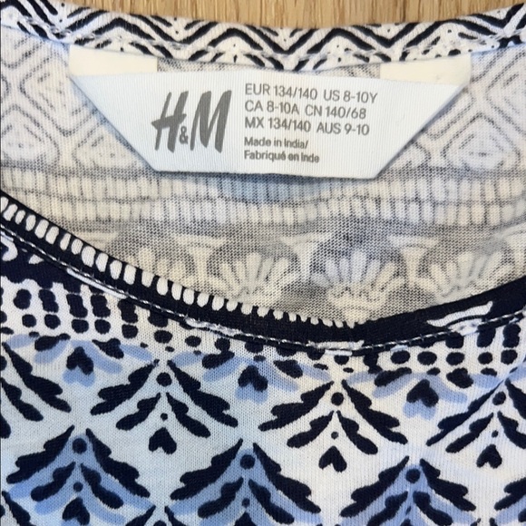 🛍️ 3 for $20 🛍️ - NWOT - H&M Kids Dress with Blue and Black Geometric Design - Picture 2 of 5